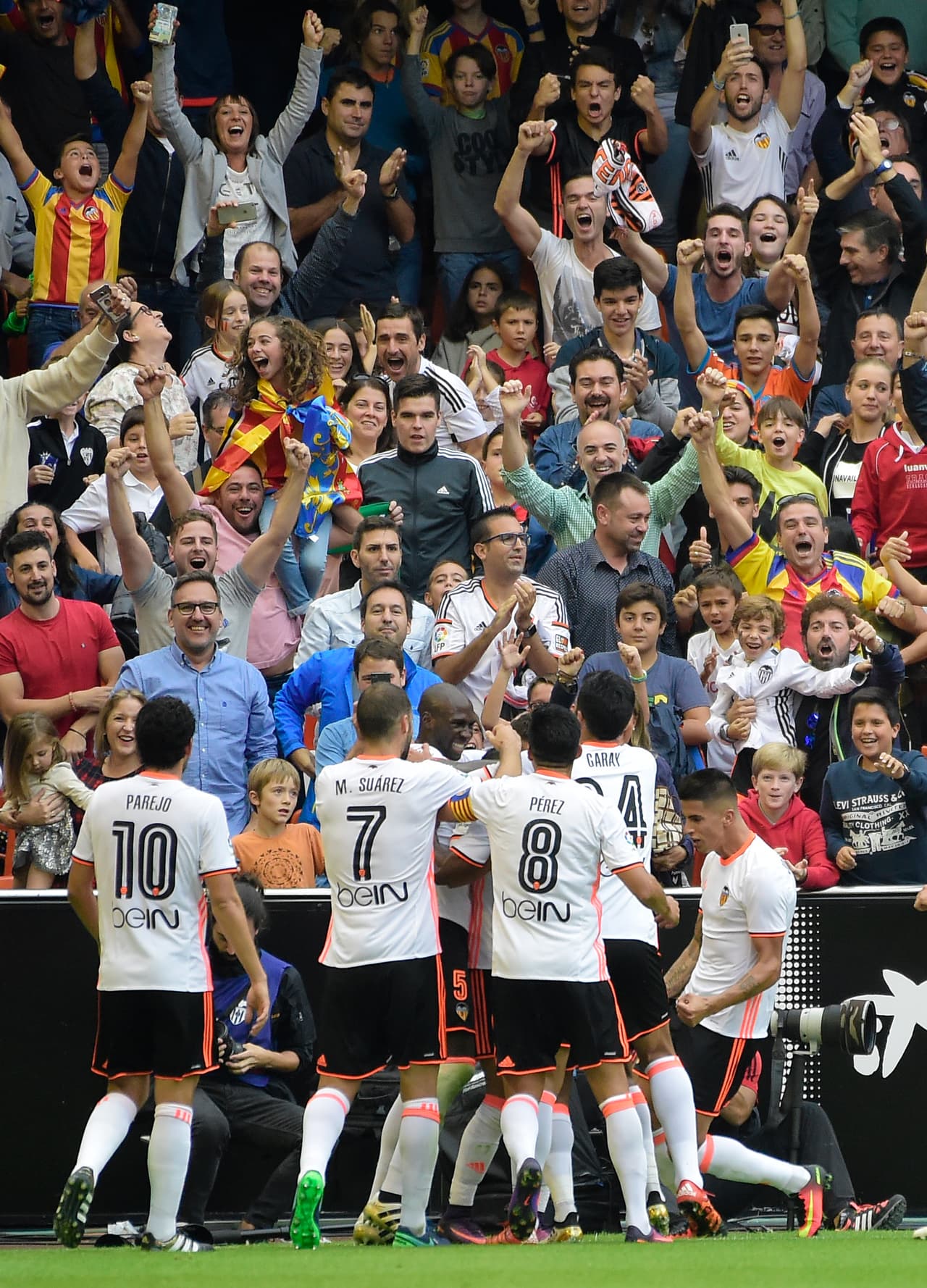 Valencia empató al minuto 53. Dani Parejo vio al recién ingresado Munir libre de marca en el punto de penalti y el atacante batió al arquero barcelonista Ter Stegen con un zurdazo ajustado la palo.