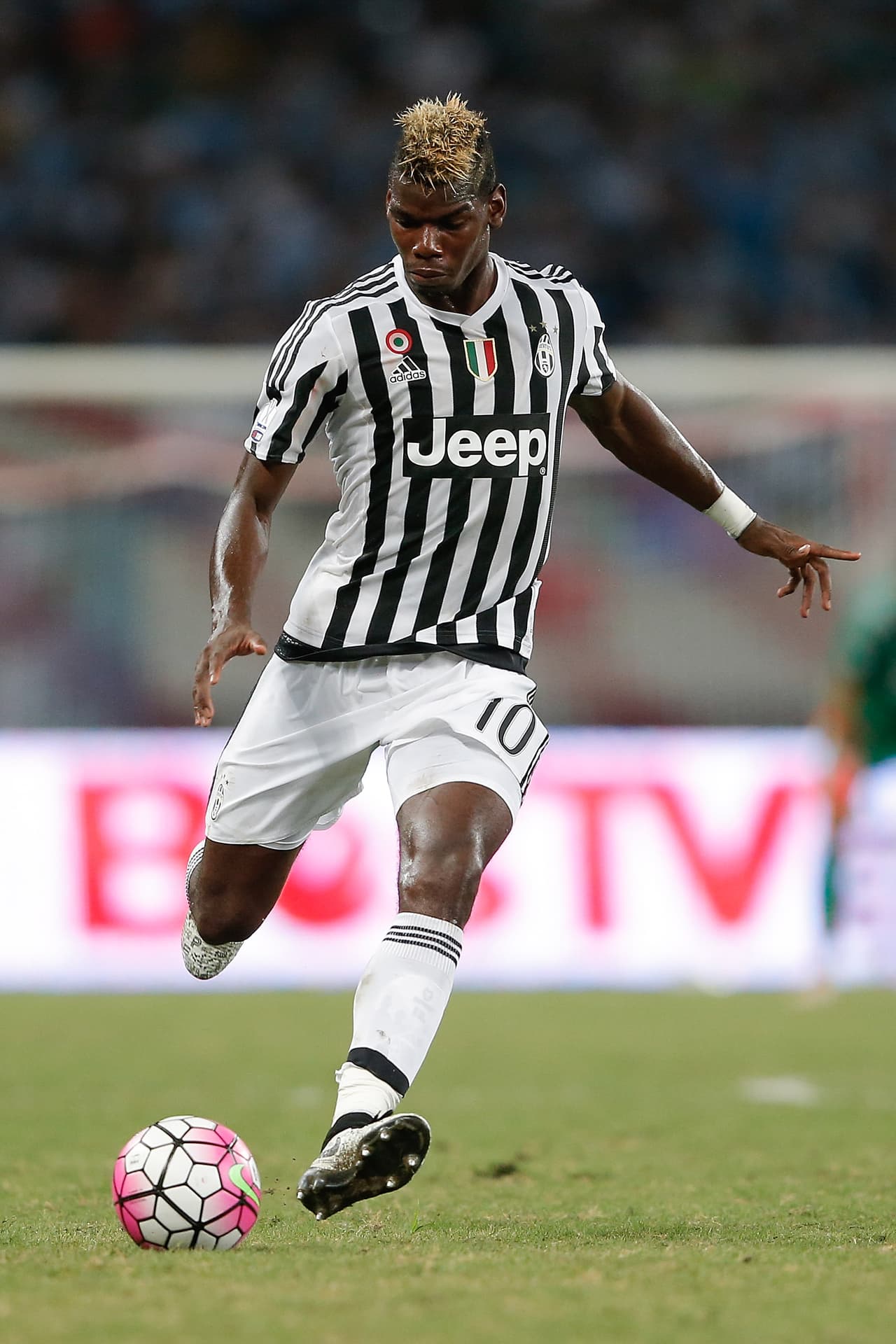 Sin embargo el mediocampista de la selección de Francia frustró todos los intentos por comprarlo tanto de Real Madrid como de Barcelona y sorpresivamente se quedó con la ‘Vecchia Signora’ para ser el gran referente del equipo tras las bajas de Pirlo, Vidal y Tévez.