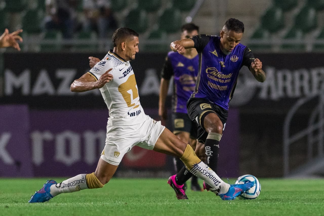 Pumas retomó el camino de la victoria en la Jornada 9 del Clausura 2023 tras venir de atrás ante Mazatlán FC con goles de Eduardo Salvio y Juan Dinenno. Los Cañoneros abrieron el marcador vía Nicolás Benedetti, pero dejaron ir la ventaja para el segundo tiempo. Pumas rompió una racha de seis jornadas sin poder ganar en la Liga MX.