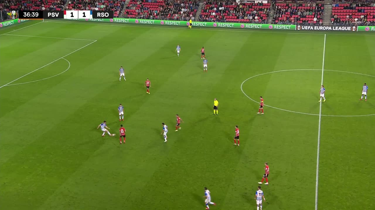 ¡TIRO ATAJADO! disparo por Marco van Ginkel.