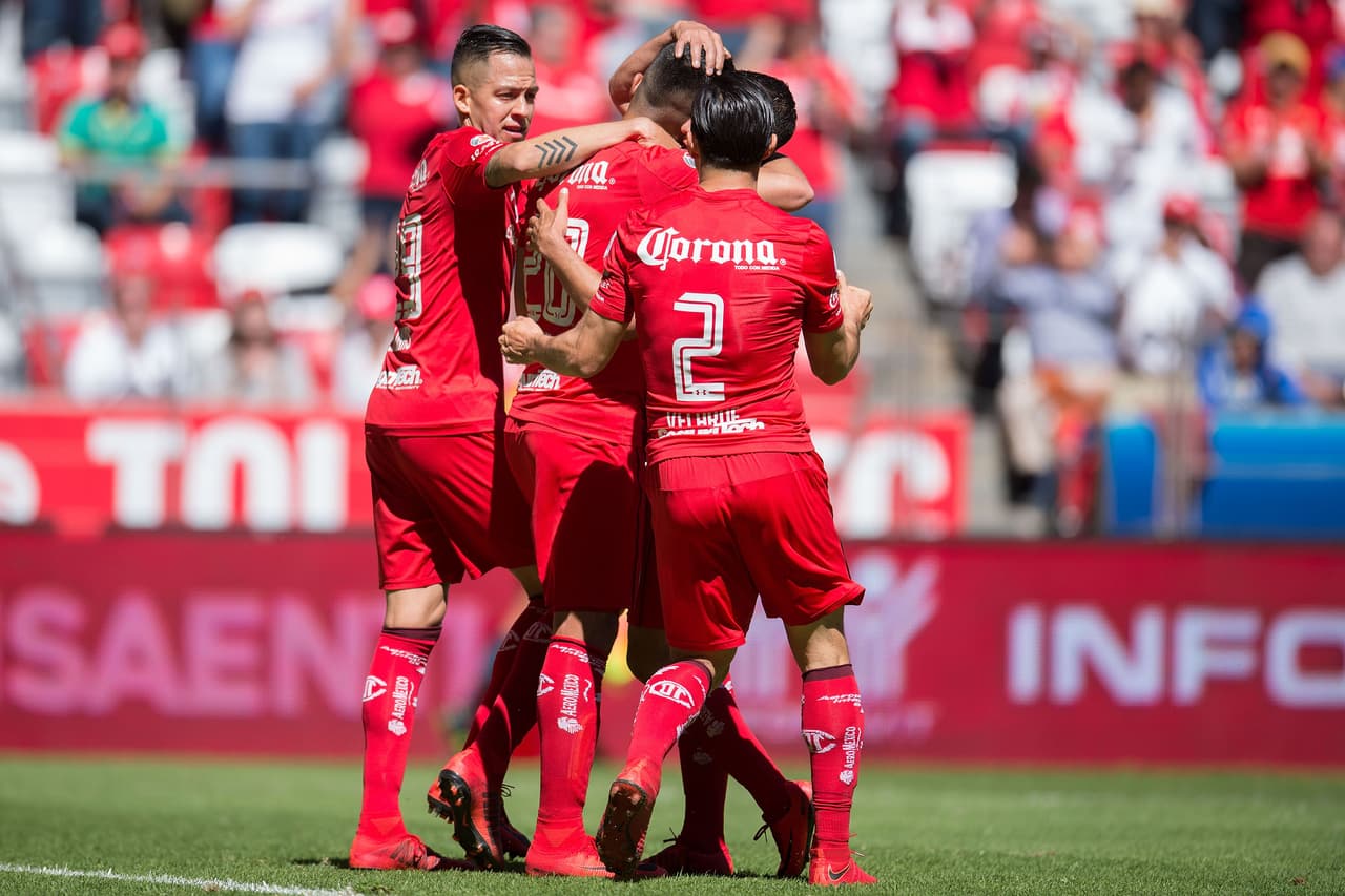 Con la ventaja de dos goles, Toluca se fue al descanso arriba al descanso frente a su público.