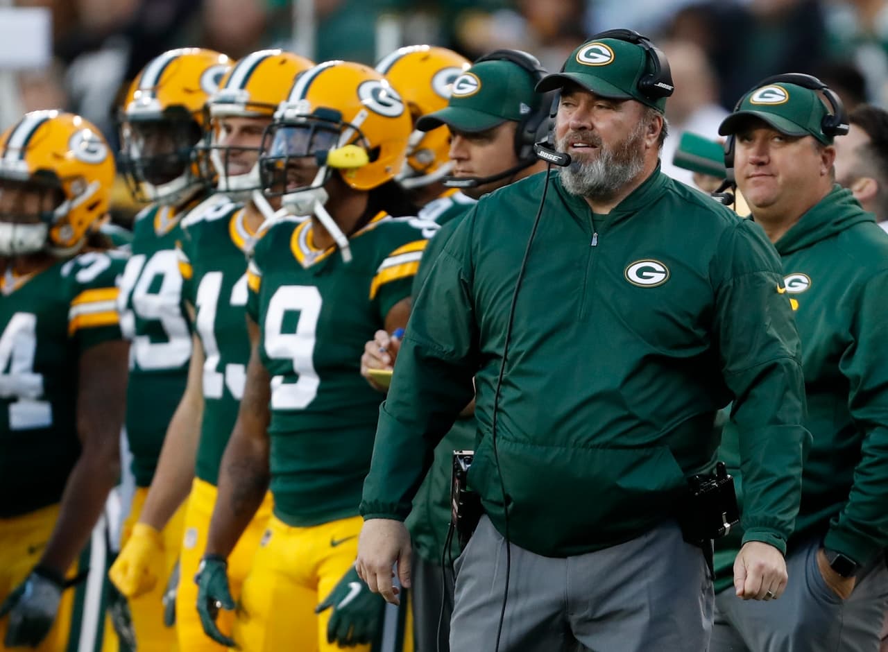 <i>Head Coach</i>: MIKE McCARTHY
<br>Lleva 11 años en el cargo de entrenador en jefe donde ha logrado ocho temporadas ganadoras en 12 campañas. Su porcentaje de .651 victorias está entre los más altos de la Conferencia Nacional pero ya necesita otro viaje al Super Bowl para engrosar su currículum.