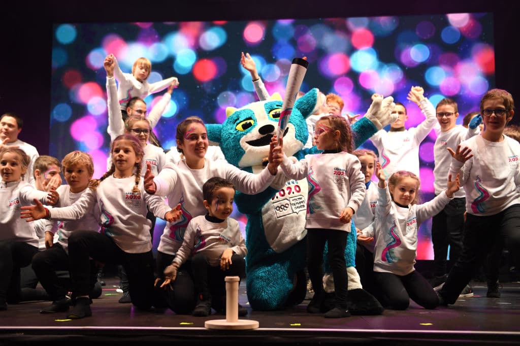 Se clausuran los Juegos Olímpicos de la Juventud en Lausana y se pasa la bandera olímpica a Corea del Sur, próximo anfitrión en cuatro años.