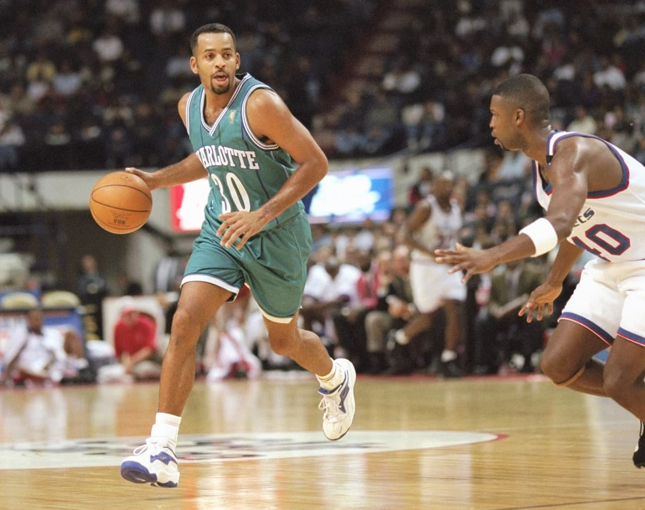 <b>Charlotte Hornets: Dell Curry</b>. El padre de Stephen es el líder histórico de este equipo en partidos jugados (701), tiros encestados (3,022), segundo en triples (929) y tercero en minutos (17,613).