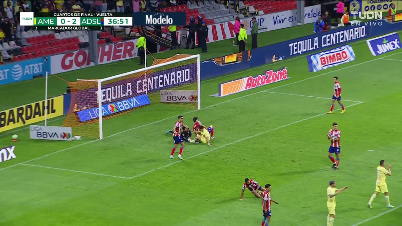 ¡TIRO ATAJADO! disparo por Jonathan Rodríguez.