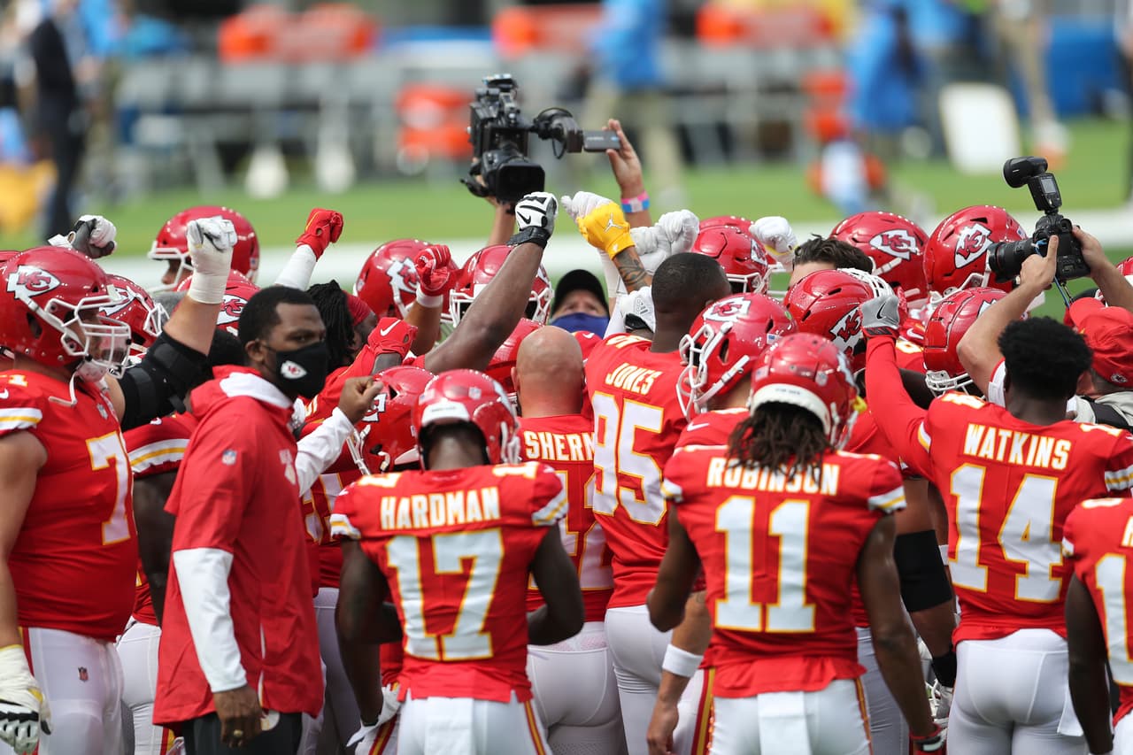 <b>Kansas City Chiefs |victoria vs Los Angeles Chargers 23-20</b>
<br>Siguen liderando la lista, pues teniendo a Pat Mahomes en el equipo, hay quien salve el día. Sin embargo su próximo juego contra los Ravens pondrán a prueba su poderío.