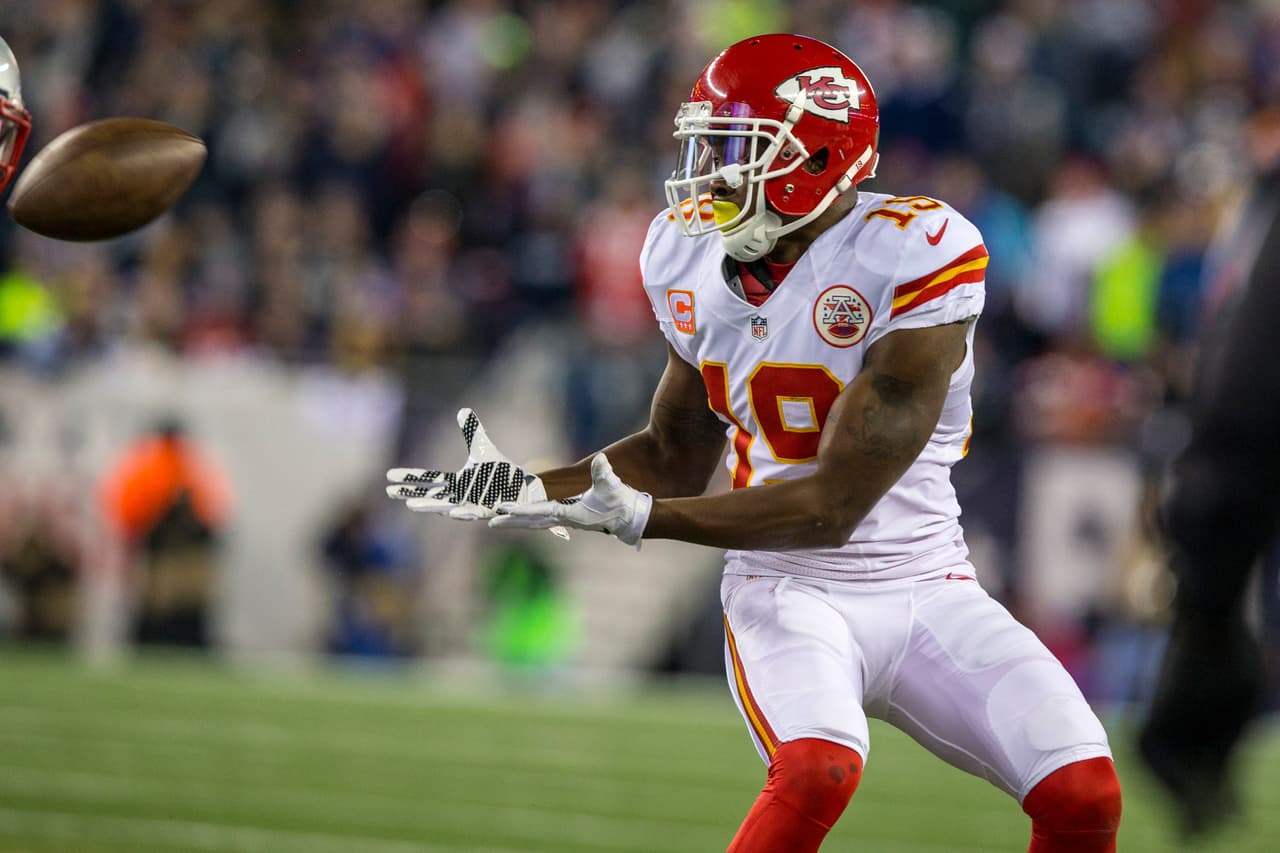 93 / JEREMY MACLIN - WR - KANSAS CITY CHIEFS Kansas City Chiefs llegó a tener una temporada sin touchdowns para sus receptores, eso se acabó con la llegada de Jeremy Maclin en 2015. Ex receptor que pasó 5 temporadas con Philadelphia Eagles. Ahora tuvo una brillante temporada con los Chiefs en un sistema ofensivo conservador. Atrapó 87 pases para 1,088 yardas con 8 touchdowns.