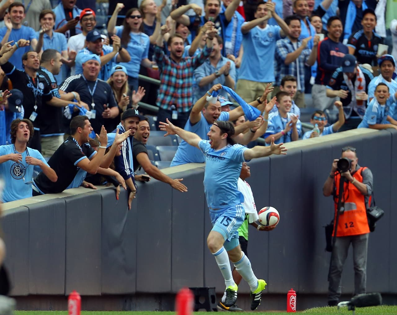 El Tommy Mac y un festejo muy especial con su gente.