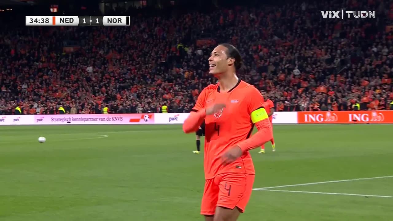 ¡Sello de la casa! Virgil van Dijk se levanta para rematar de cabeza y poner el empate