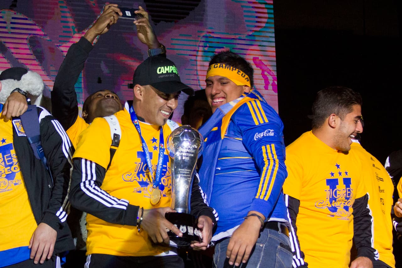 Los besos a la copa no podían faltar.