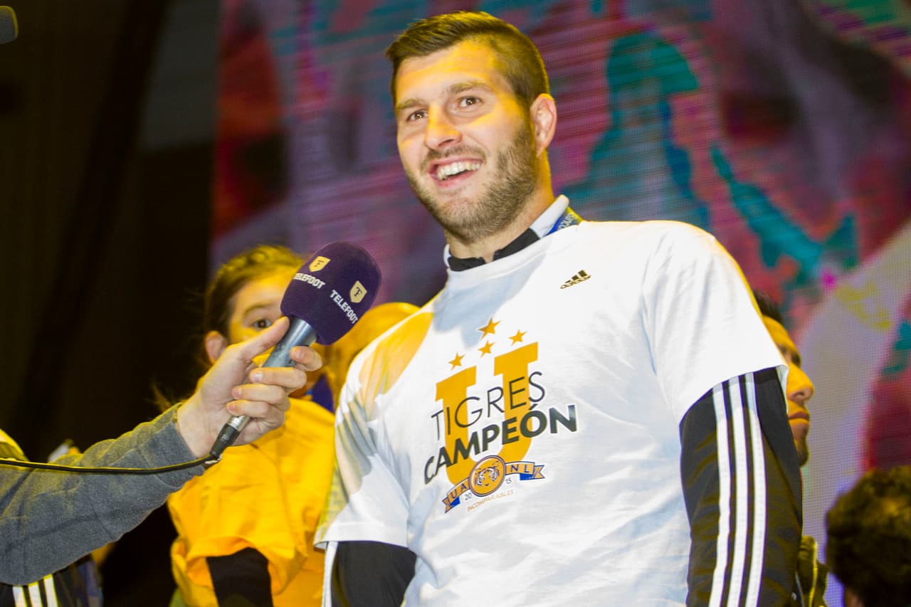 Casi al final Gignac habló con los aficionados sobre lo que sintió al salir campeón en México en su primero torneo y el público se le rindió en aplausos y porras.