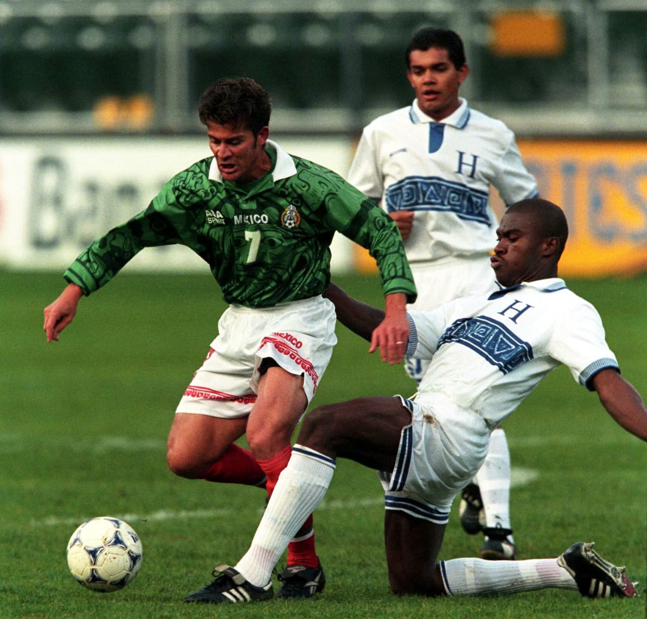 <b>Ramón Ramírez (México)</b>, junto a Claudio Suárez son los mexicanos con más trofeos de Copa Oro, tres en las ediciones 1993, 1996 y 1998.