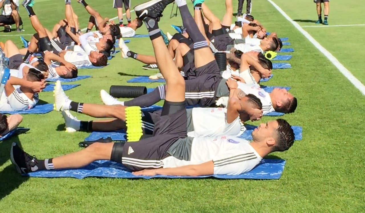 Diego Reyes preocupa; sigue entrenando por separado