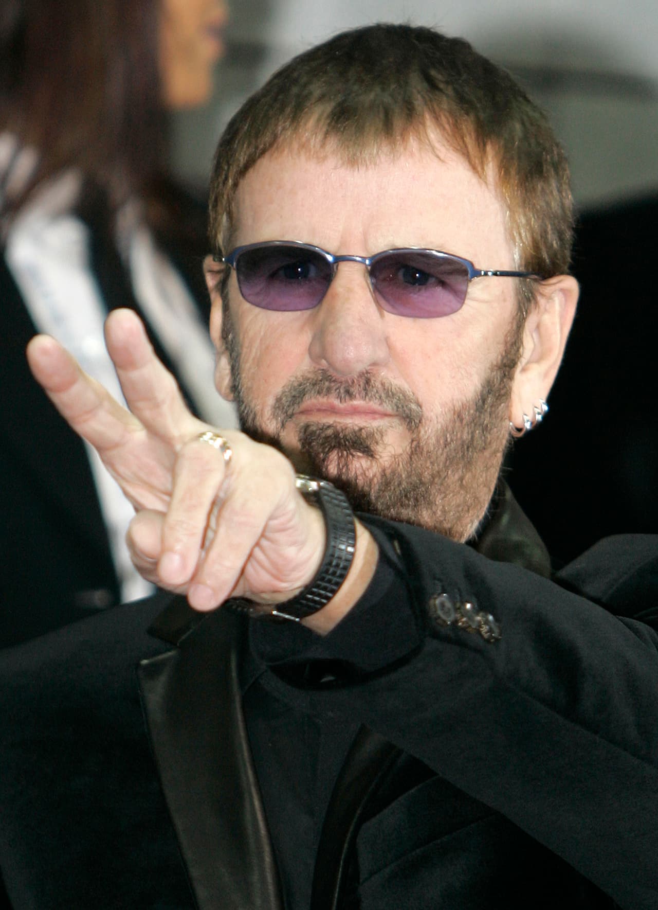 Entre tanto, Ringo Starr se habría ido a Londres para encontrar su gusto por el fútbol. Una anécdota de un periodista del 'The Guardian' cuenta que el baterista le negó que fuese seguidor del Liverpool y le indicó que su equipo era el Arsenal, ya que familiares suyos lo llevaban a estadio cuando el equipo iba a la ciudad.