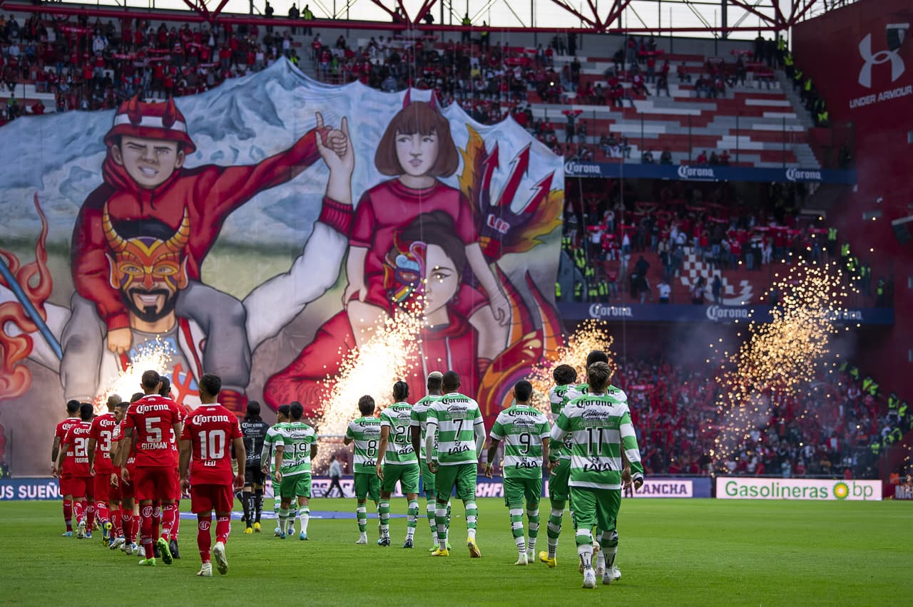 Toluca informa que dos aficionados sufrieron heridas por una caída