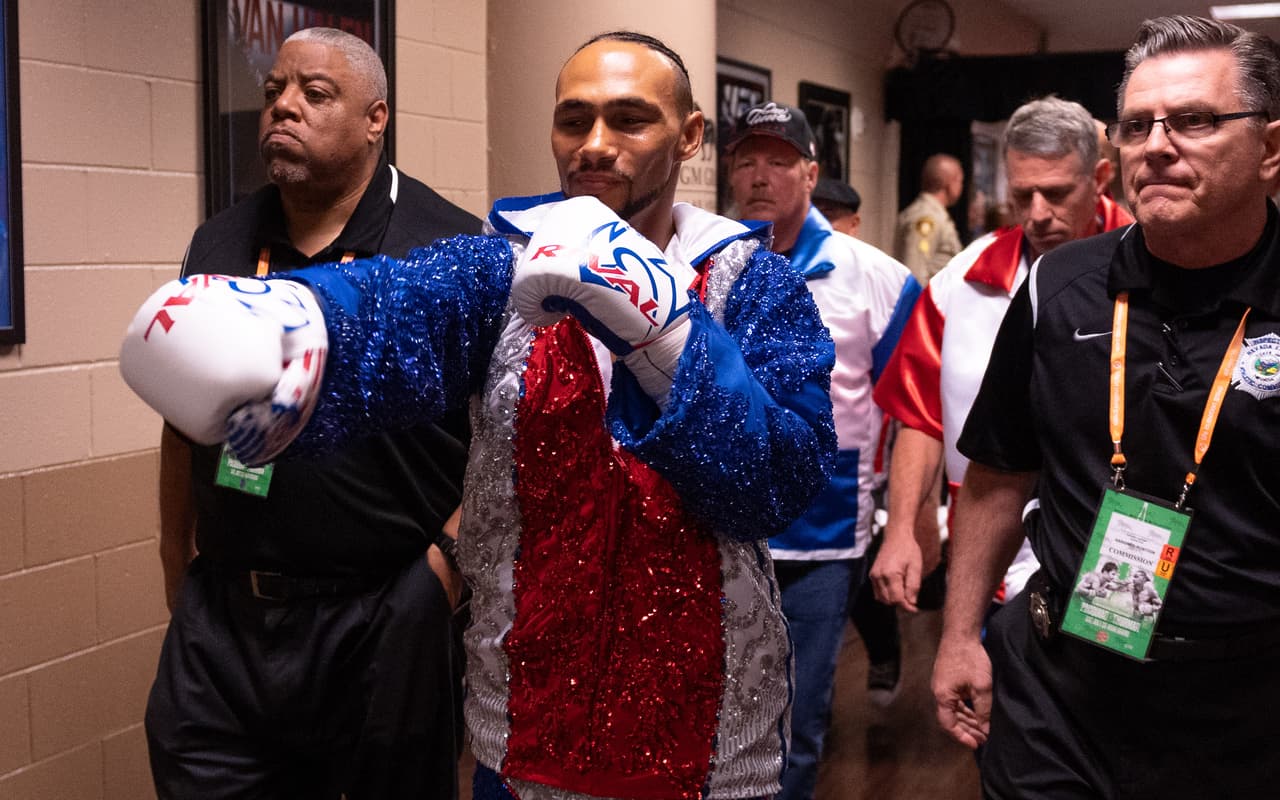 A sus 40 años, Pacquiao calló bocas con un tremendo despliegue de fortaleza y rapidez. Thurman cayó en el primer round y entregó su cetro wélter AMB al filipino.