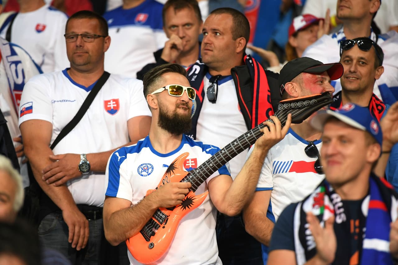 Eslovaquia logr+o una importante victoria ante Rusia 2-1