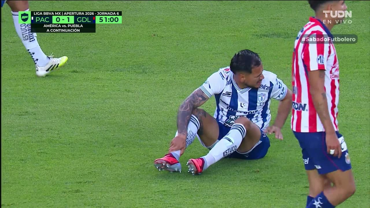 ¡Brian Gutiérrez le deja los tachones a futbolista del Pachuca!