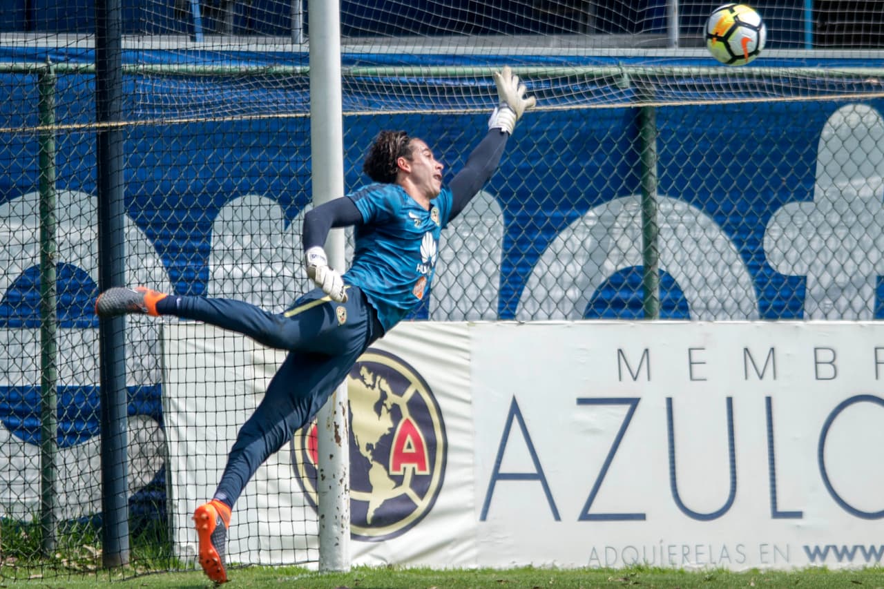 Sin embargo, ni siquiera el arquero titular puede descuidarse en un América donde los talentos buscan su oportunidad.