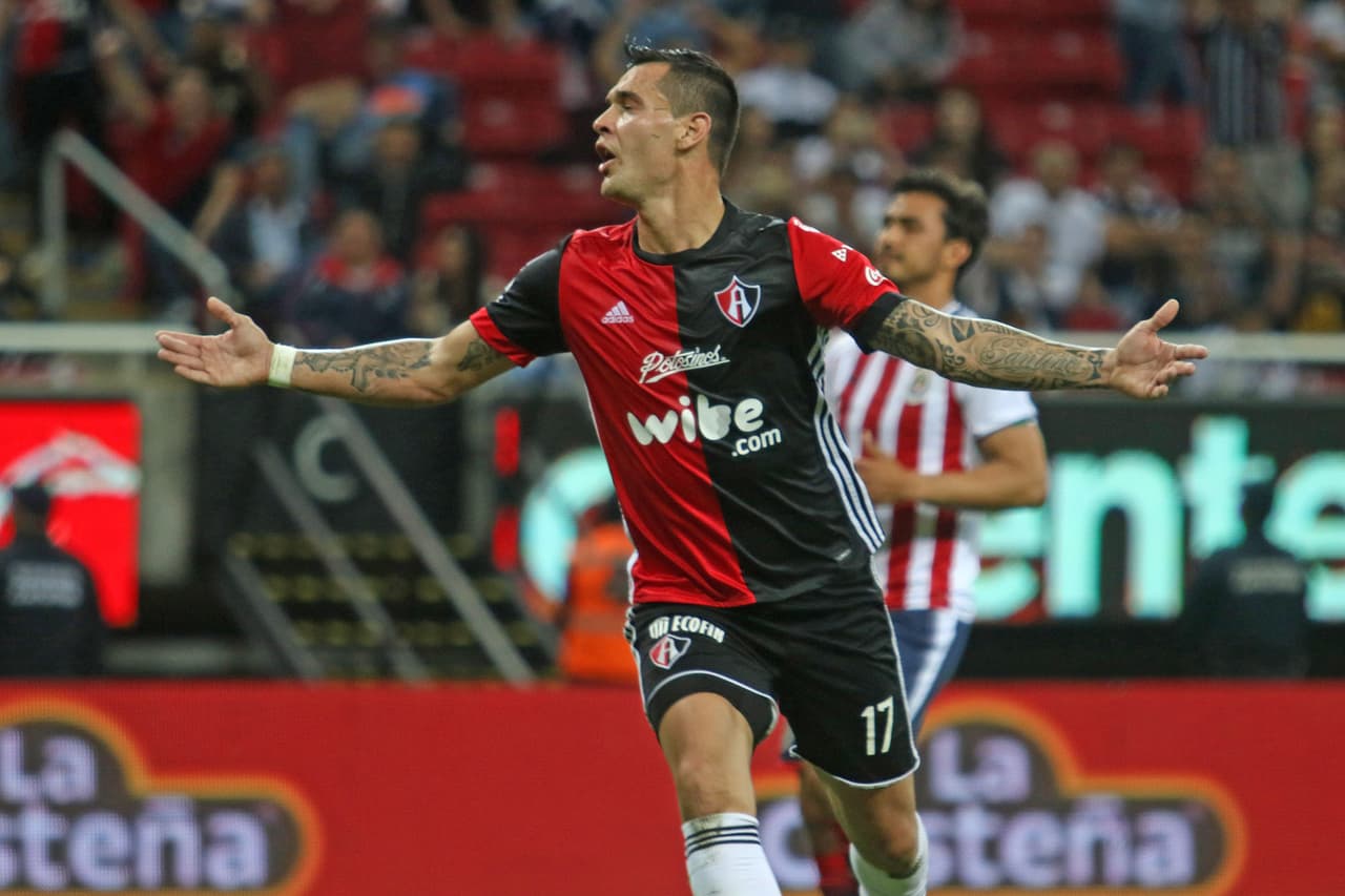 002 Miltron Caraglio - Atlas. Aportó 13 puntos en la jornada.