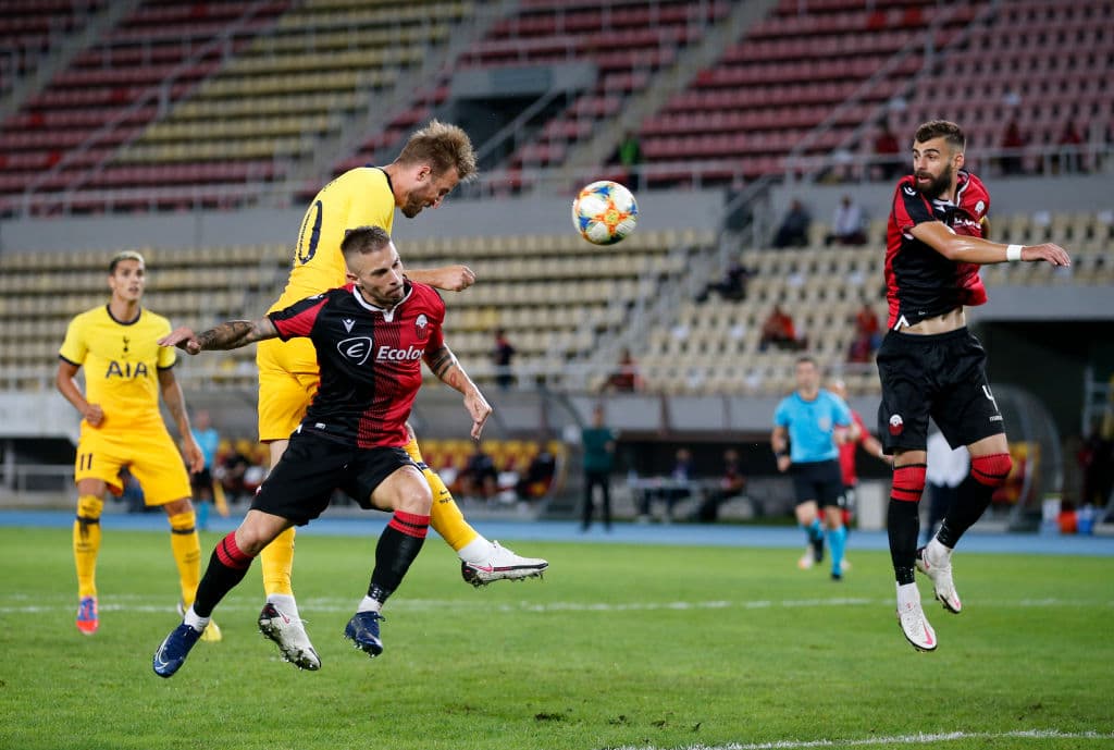 Sin Gareth Bale, Tottenham avanza en la Europa League