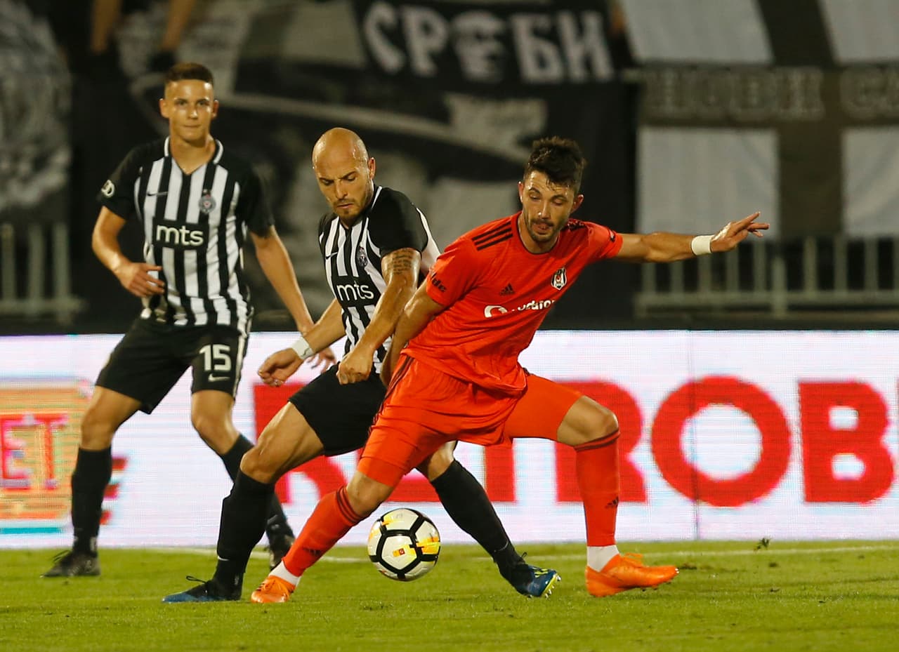 Besiktas está en el radar de los mexicanos porque tiene entre sus planes el fichaje del atacante Marco Fabián.