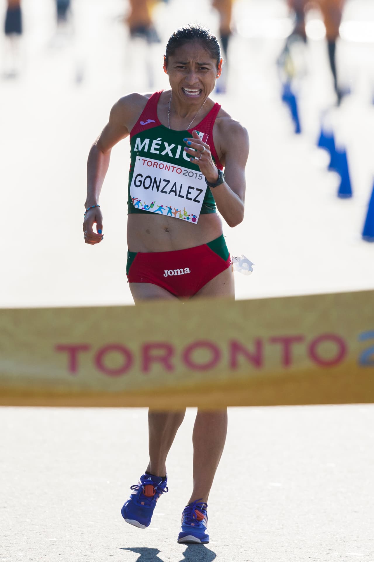 Cruzó la meta en 1 hora, 29 minutos y 24 segundos, para destrozar la anterior marca en poder de la guatemalteca Jamy Franco de 1:38.28, alcanzada hace cuatro años en Guadalajara. La brasileña Erica De Sena se metió segunda a 38 segundos para asegurar la plata, mientras que la ecuatoriana Paola Pérez entró tercera a 2.28 para el bronce.