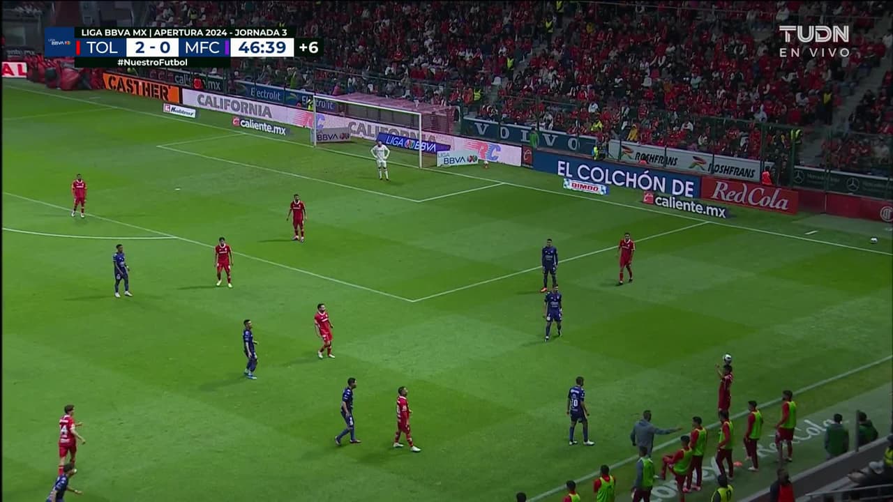 ¡CERCA! Luis Amarilla disparó que se estrella en el poste.