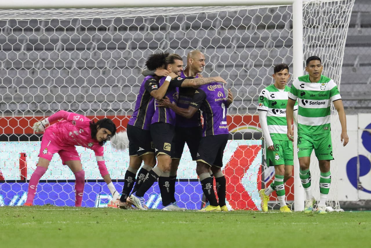 Santos Laguna derrotó a Mazatlán en su penúltimo partido dentro de la Copa por México 2022 con marcador de 3-2. Los goles de los Guerreros los hicieron Preciado, Brunetta y Medina; mientras que los cañoneros descontaron con tantos de Nahuelpán y Bárcenas.