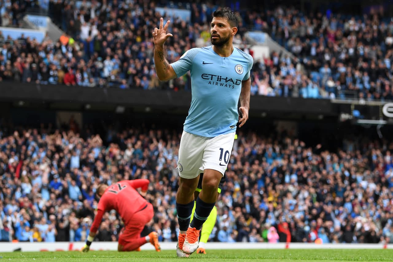 1. Sergio Agüero (Manchester City) - Desde su llegada procedente del Atlético de Madrid el 'Kun' se ha cansado de hacer goles para los Citizens siendo incluso vital para los dos títulos de Liga. En las ultimas siete temporadas ha superado cuatro veces la barrera de los 30 goles.
