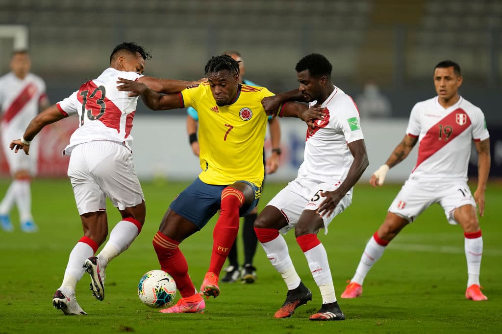 Yerry Mina, Mateus Uribe y Luis Díaz se encargan de golear a Perú 0-3 en la eliminatorias rumbo a Qatar 2020.