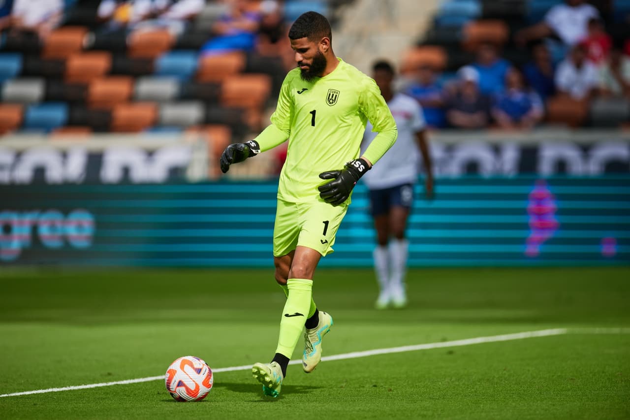 Sandy Sanchez se unió a una serie de desertores en la Selección de Cuba y lo hizo a medio partido durante la Copa Oro, tras salir de cambio frente a Cuba.