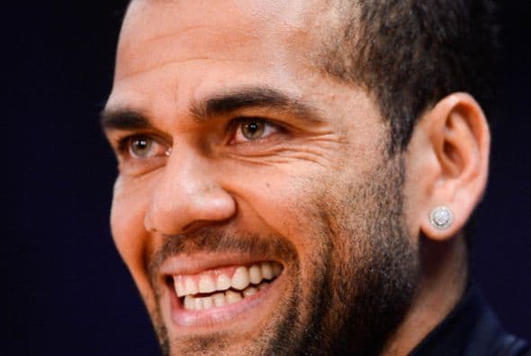 Alves reconoció el mal juego del Barcelona la última temporada: "El año pasado no merecimos ganar títulos. Hubiera sido una injusticia ganar la Liga".