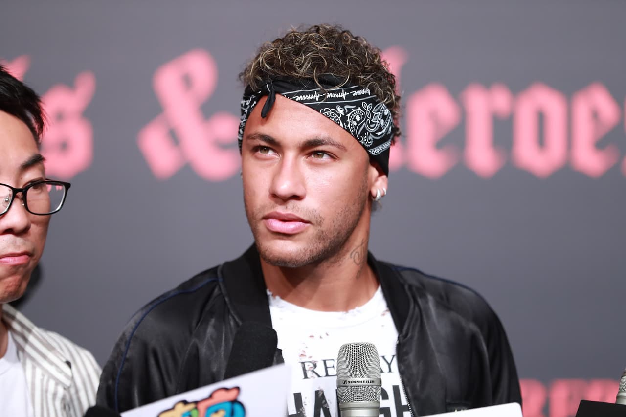 El estilo de Neymar, entre informal y juvenil, es muy atractivo para que más que solo un hombre del fútbol sea una figura pública.