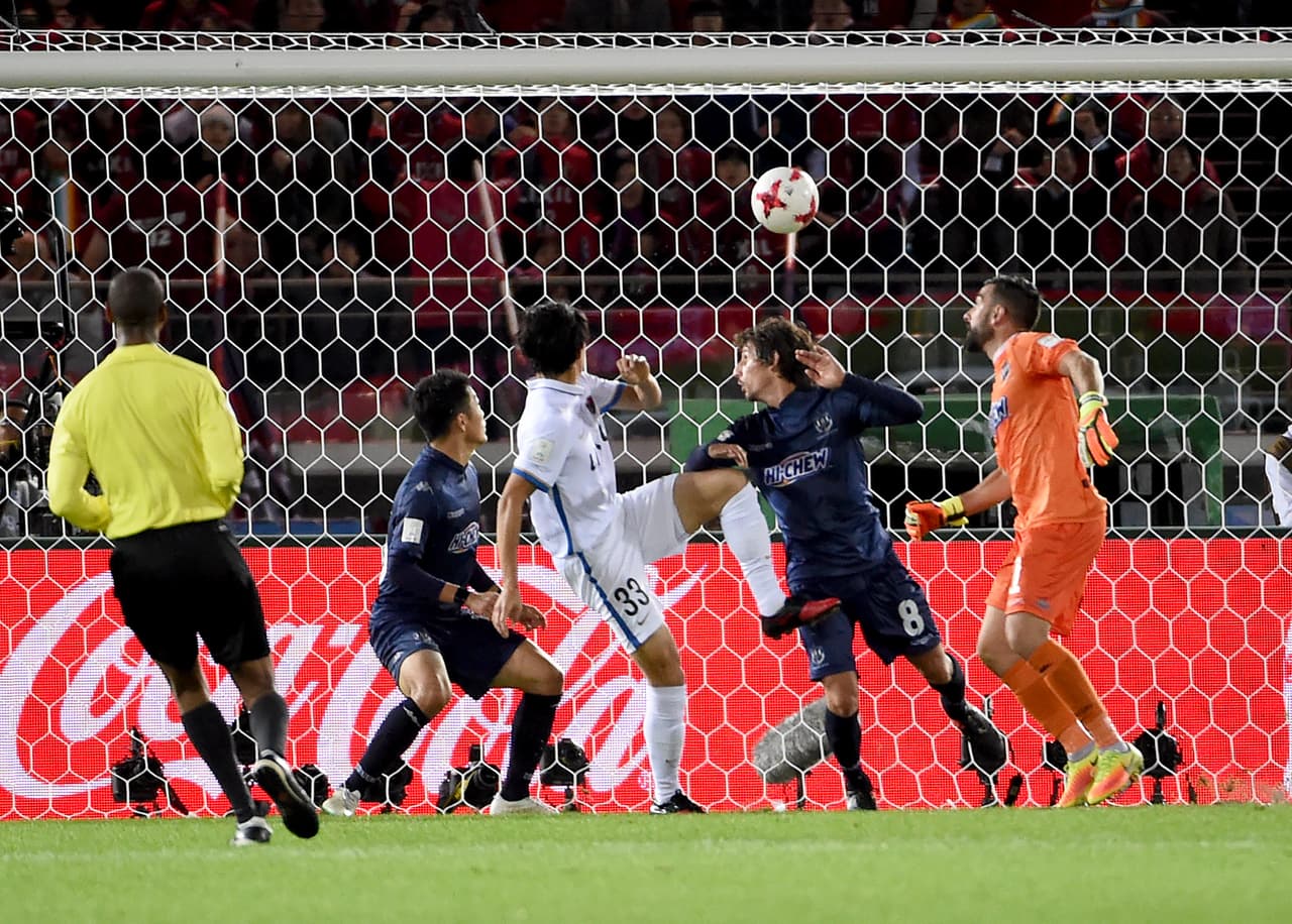 Mu Kanazaki, mejor jugador de la temporada en la J-League y quien también entró en el partido en la segunda mitad, remató de cabeza un balón centrado desde la banda y permitió a los anfitriones seguir adelante en el torneo ante el júbilo de la grada.