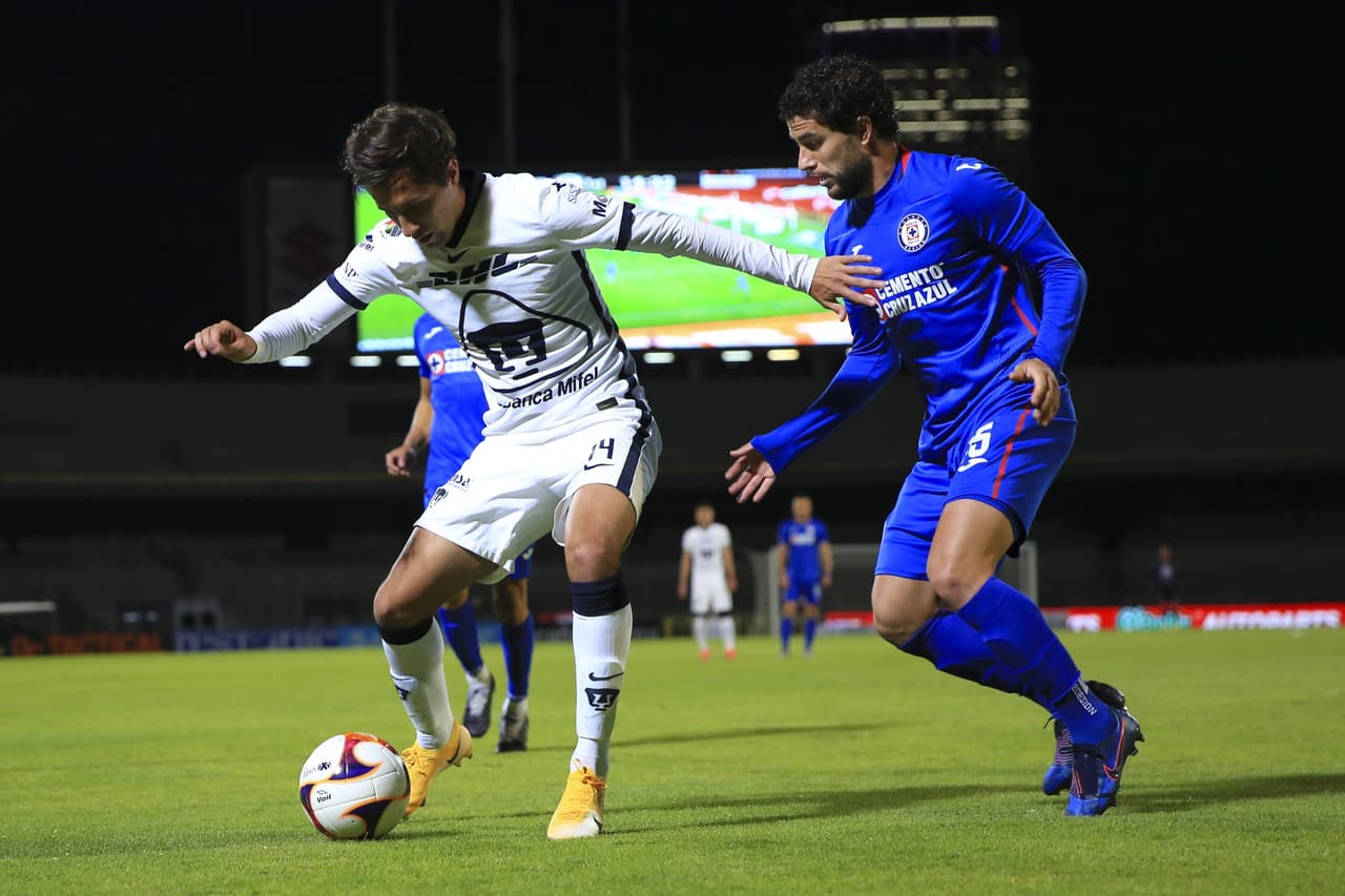 Con gol de Jonathan Rodríguez desde los once pasos, Cruz Azul sale victorioso en su visita a los Pumas 0-1. Cruz Azul retoma el liderato y los Pumas continúan hundidos entre los últimos puestos del torneo.