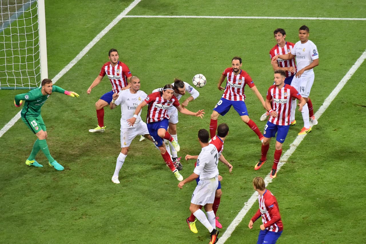 Continuó el partido con un Madrid intentando atacar solamente a pelota parada y al contragolpe esperando atrás a su rival que no encontraba los espacios.