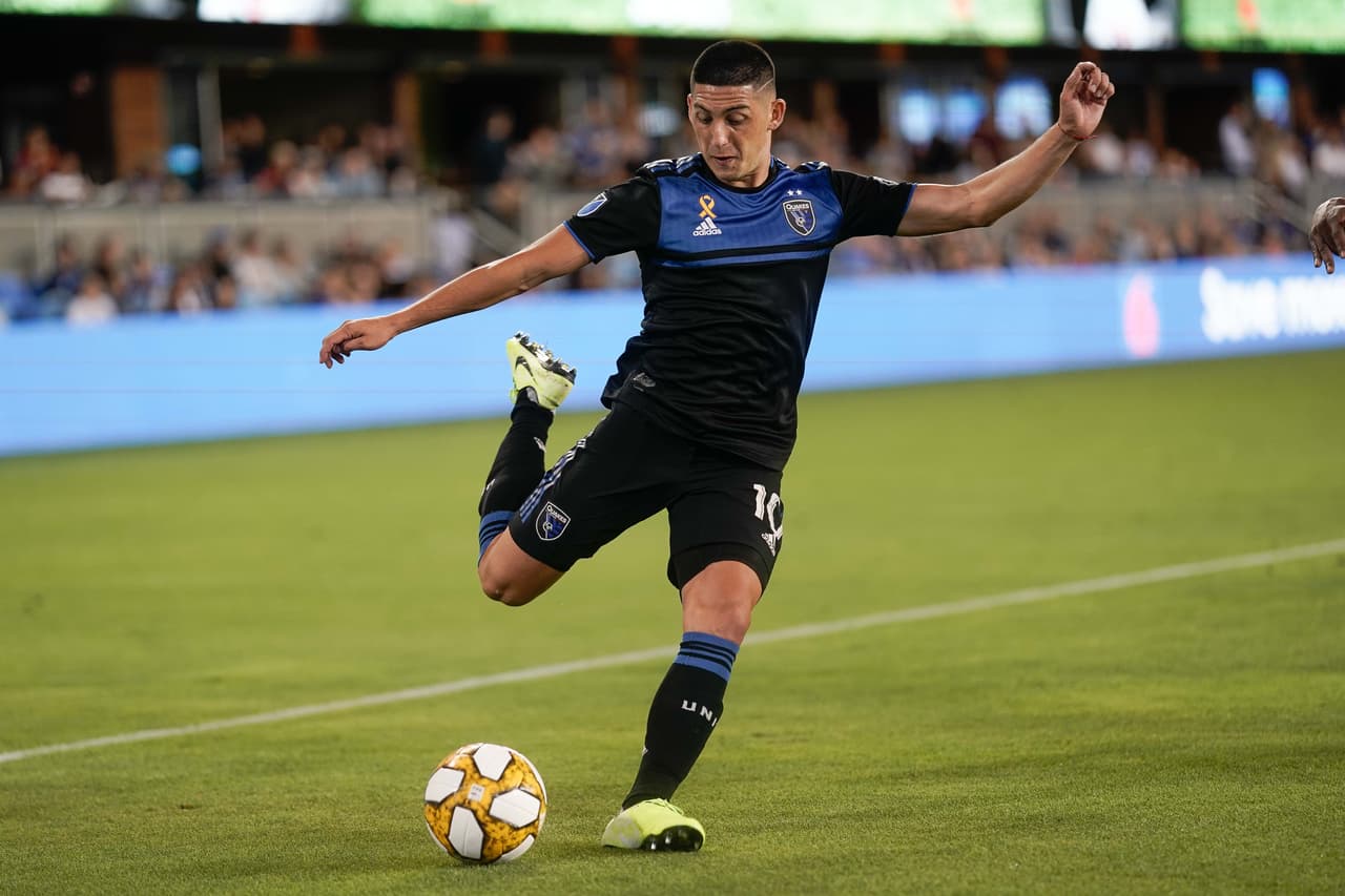 Cristian Espinoza es el generador de los Quakes que con otra goleada se subieron al Top 3 del Oeste. El argentino se quitó a dos defensores en el área y le puso un bombón a Wondo para que firmara su doblete.