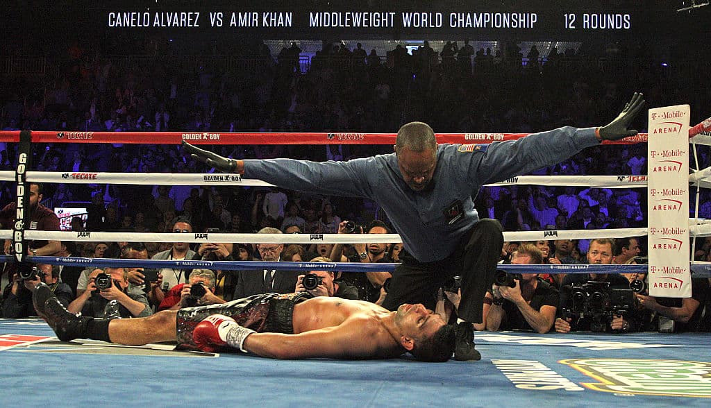 Amir Khan. El retador por el título mediano del WBO salió a hacer un boxeo inteligente y cuando parecía que podría ganar, la fuerza del campeón lo mandó a dormir en sólo seis rounds.