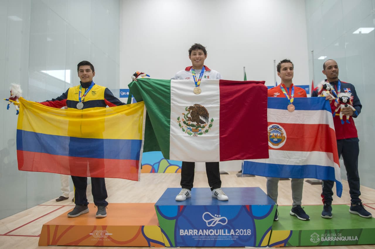 En esta disciplina, pero masculina, Daniel de la Rosa también ganó el oro. El colombiano Mario Mercado se colgó la plata.