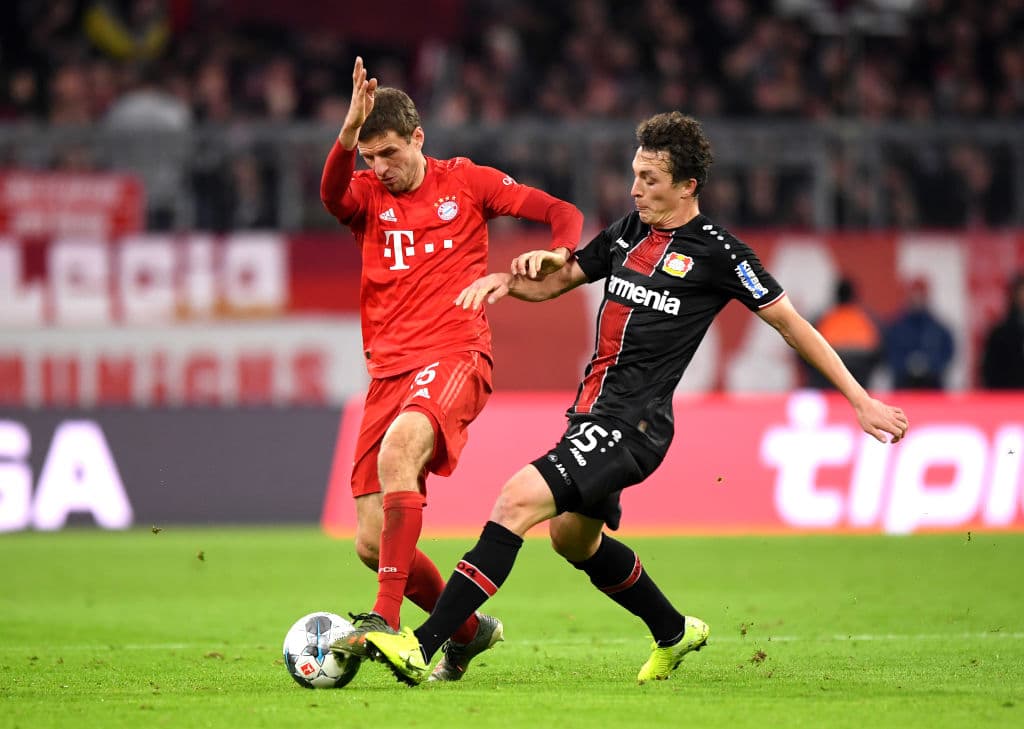 Con doblete de Leon Bailey al 10 y al 35, Bayer Leverkusen se impone 1-2 en su visita al Bayern Múnich.