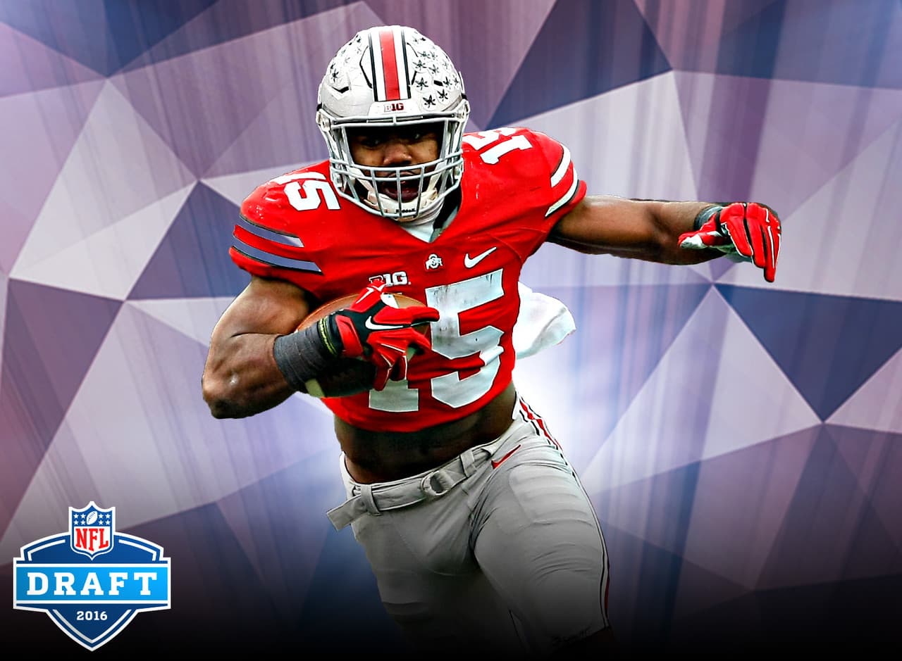 5.- El regreso del corredor.- Si Ezekiel Elliott se Ohio State se ve entre los primeros 10 jugadores, sería la primera vez que un corredor es reclutado entre los primeros 10 en Drafts consecutivos desde los años 2007 y 2008, cuando Adrian Peterson (séptimo global en 2007) y Darren McFadden (cuarto global en 2008) fueron elegidos. La temporada pasada, los Rams reclutaron a Todd Gurley décimo global.