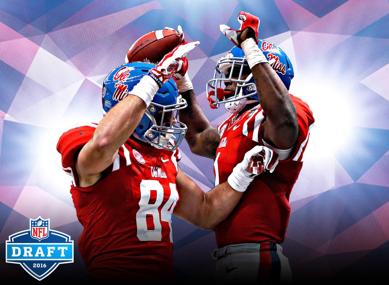 15.- Rebeldes con causa.- Solo una vez Ole Miss ha tenido múltiples jugadores reclutados en la primera ronda en un solo Draft (2009, Michael Oher y Peria Jerry). En este año podría ser la primera vez que la Universidad de Mississippi tenga tres jugadores de primera ronda: Laquon Treadwell, Robert Nkemdiche y Laremy Tunsil.