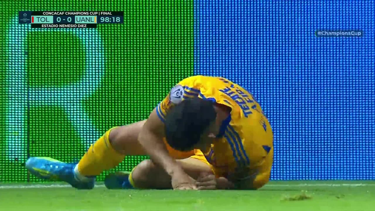 ¡TIRO ATAJADO! disparo por Federico Pereira.