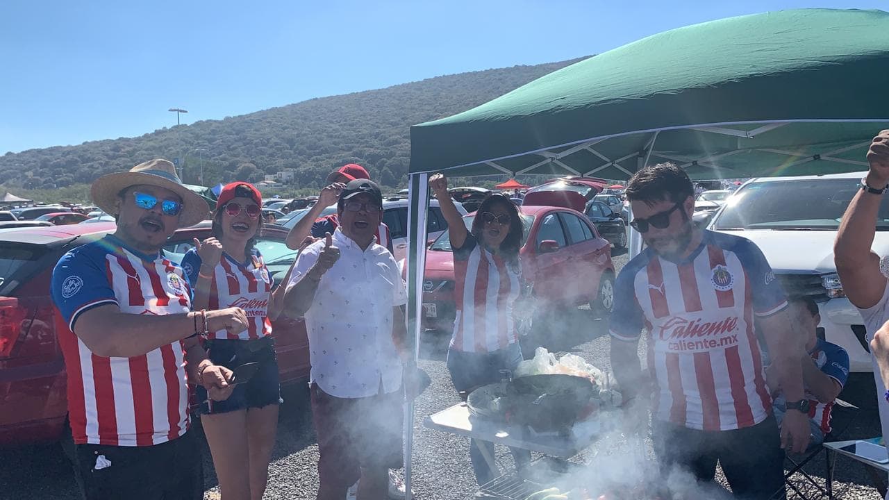 Así se vive el ambiente previo al choque entre Chivas y León en el futbol mexicano.