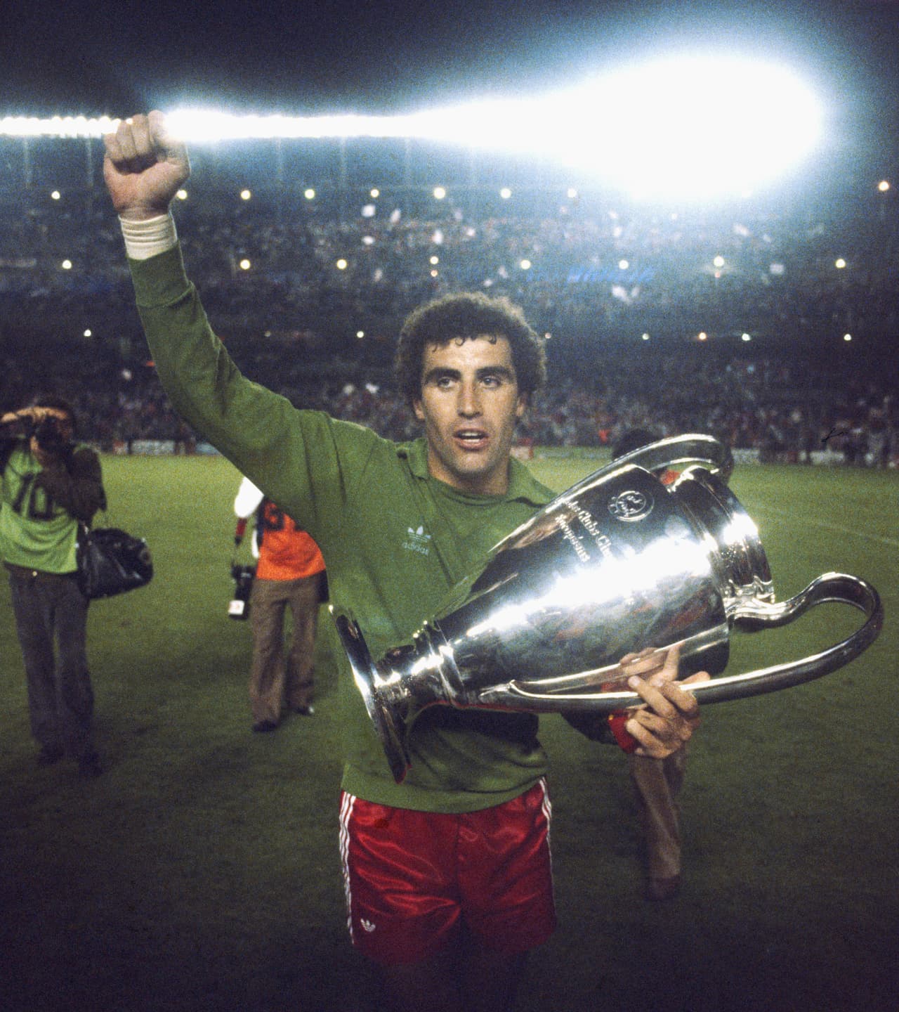 El inglés Peter Shilton defendió la valla del Nottingham Forest cuando este club
<b>ganó dos Ligas de Campeones entre 1978 y 1980.</b>
