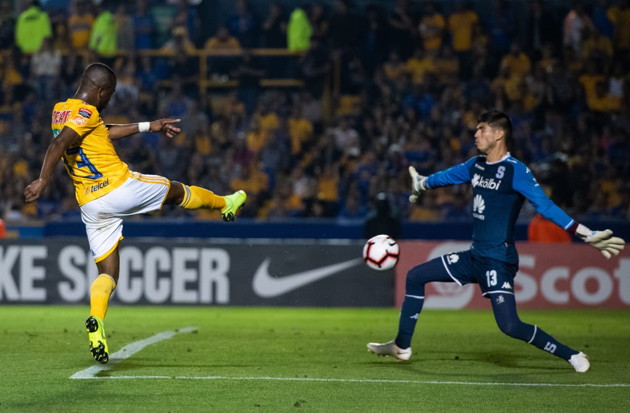 Enner Valencia, tras una jugada discutida por supuesta mano, sentenció al minuto 16 del segundo tiempo el 5-1 para Tigres.