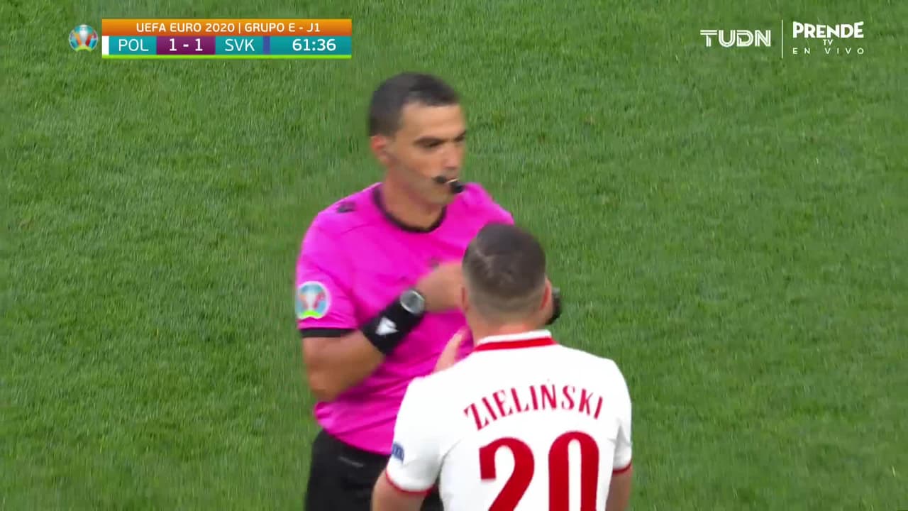 ¡Tarjeta Roja! Grzegorz Krychowiak recibe la segunda amarilla y se va del juego.