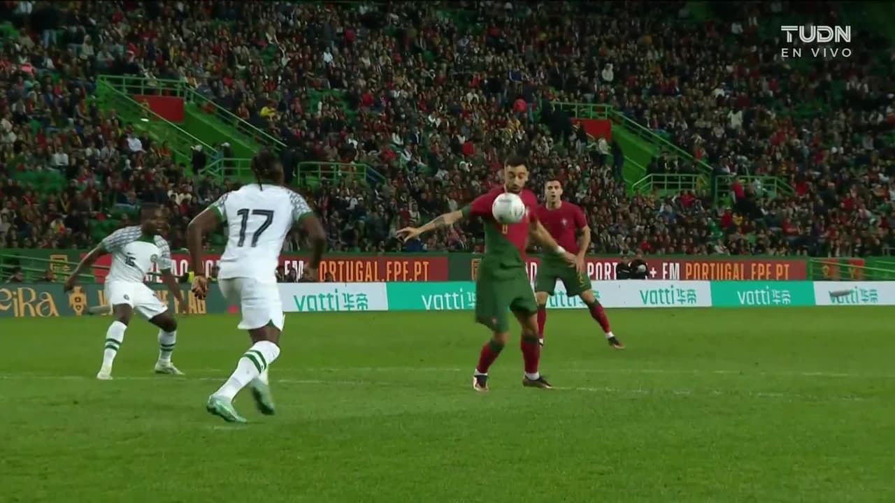 ¡GOL!  anota para Portugal. Bruno Fernandes
