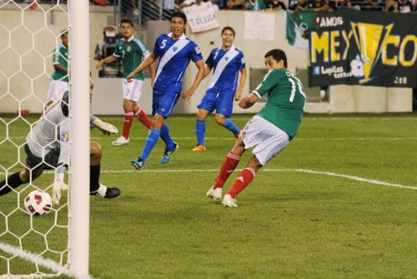 Esta es la imágen del gol del 'Chicharito', espectacular taquito con la pierna derecha que le dio a México la clasificación a semifinales.